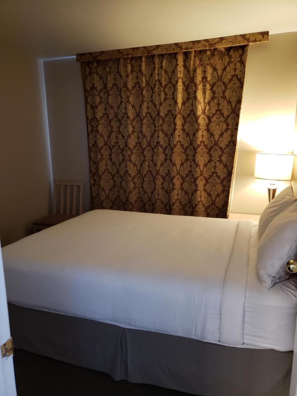 Shemron Suites Hotel Deep River Exterior foto