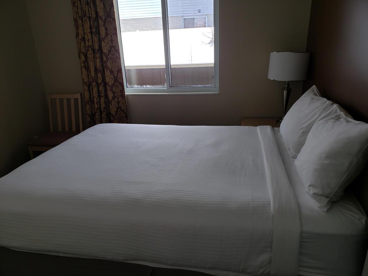 Shemron Suites Hotel Deep River Exterior foto